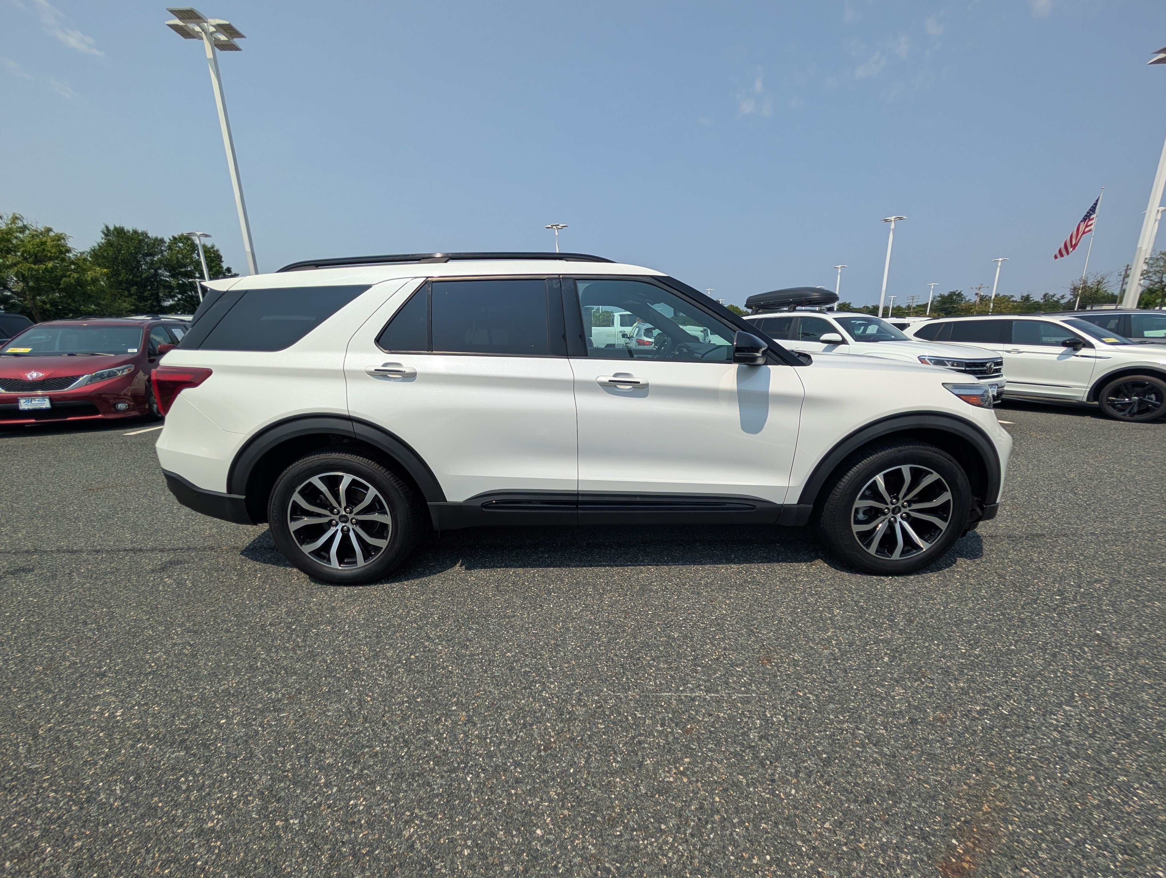 Certified 2020 Ford Explorer ST AWD/4WD image 3