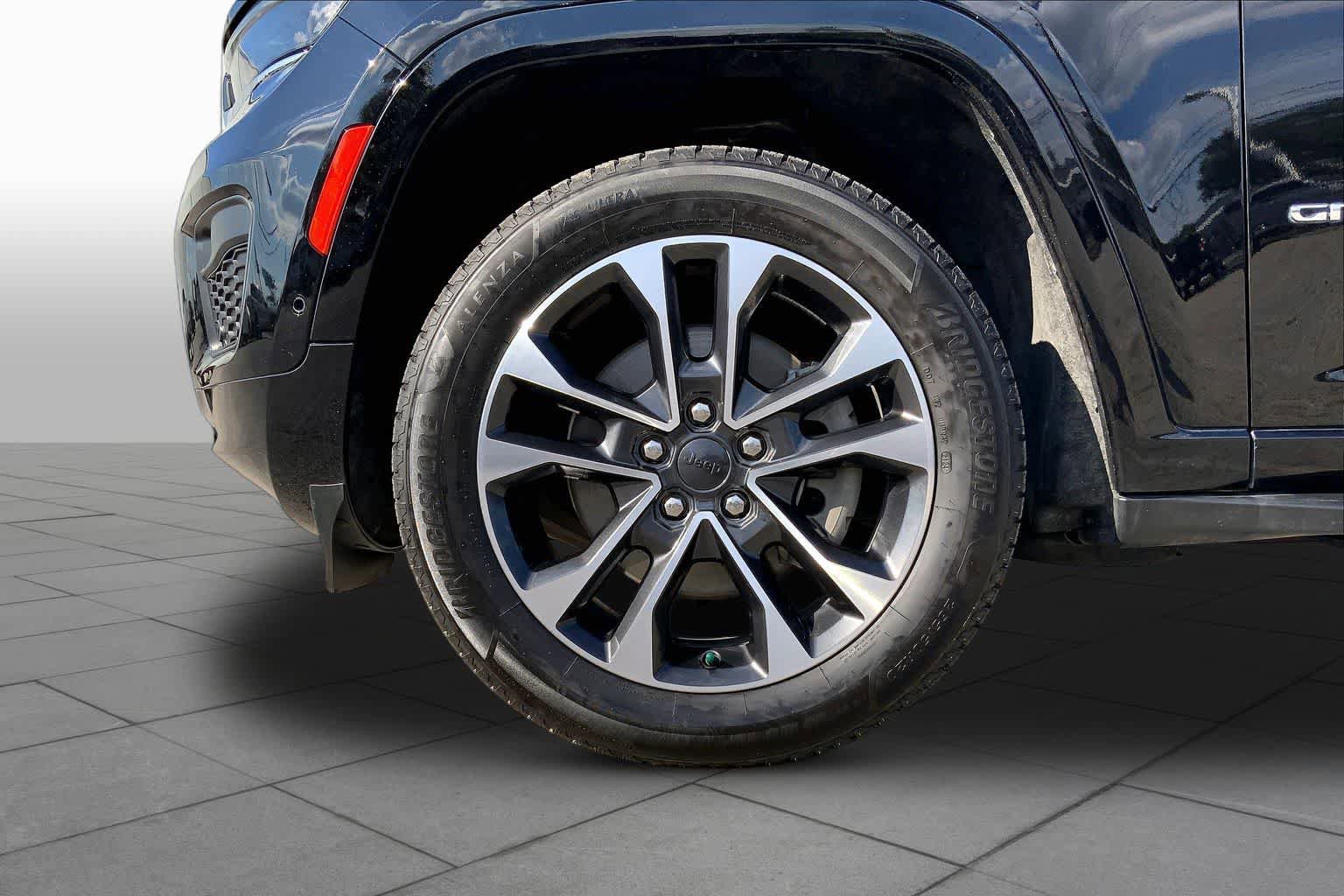 Used 2021 Jeep Grand Cherokee L Overland w/ Luxury Tech Group IV RWD image 21
