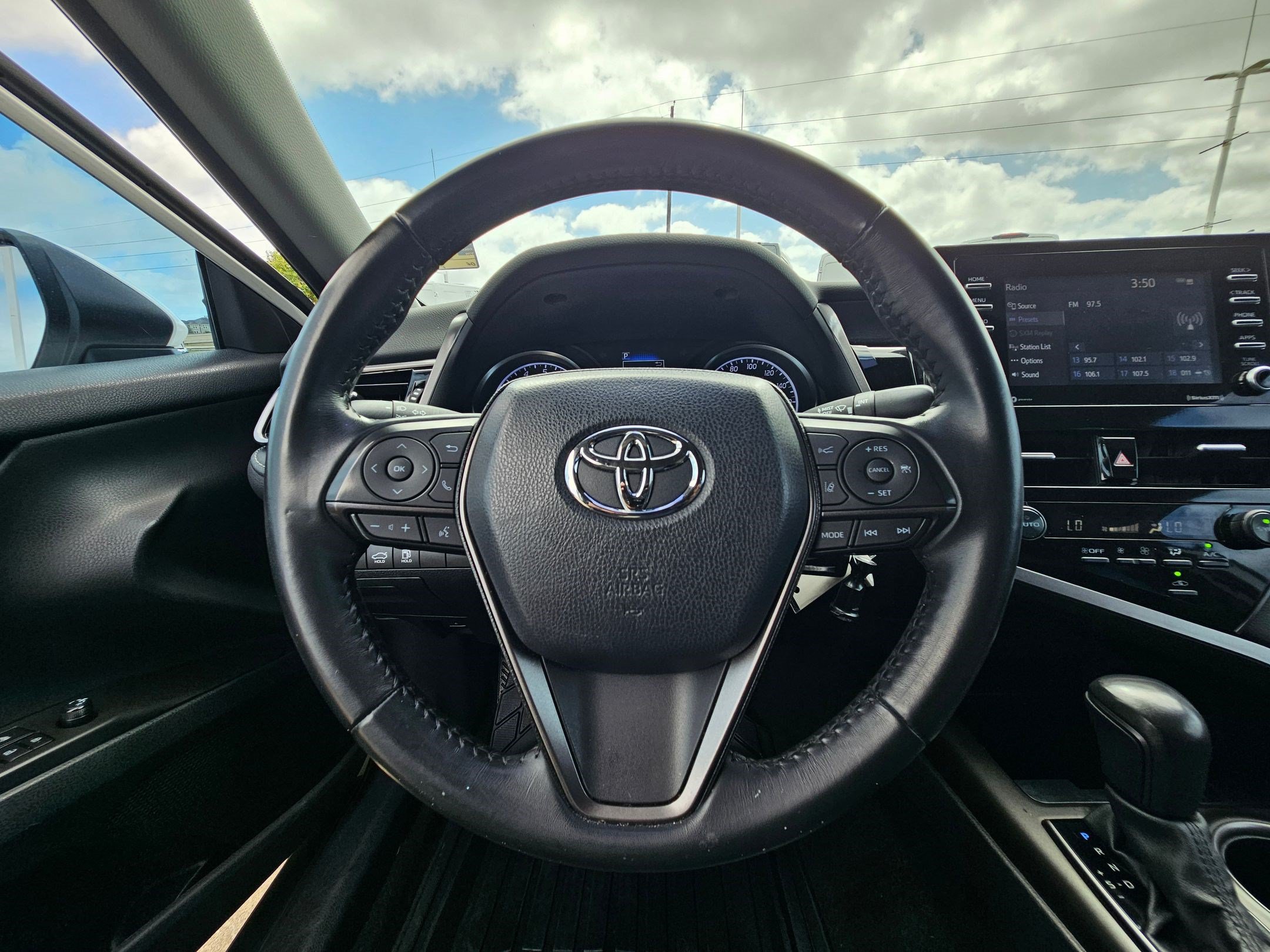 Used 2022 Toyota Camry SE FWD image 17