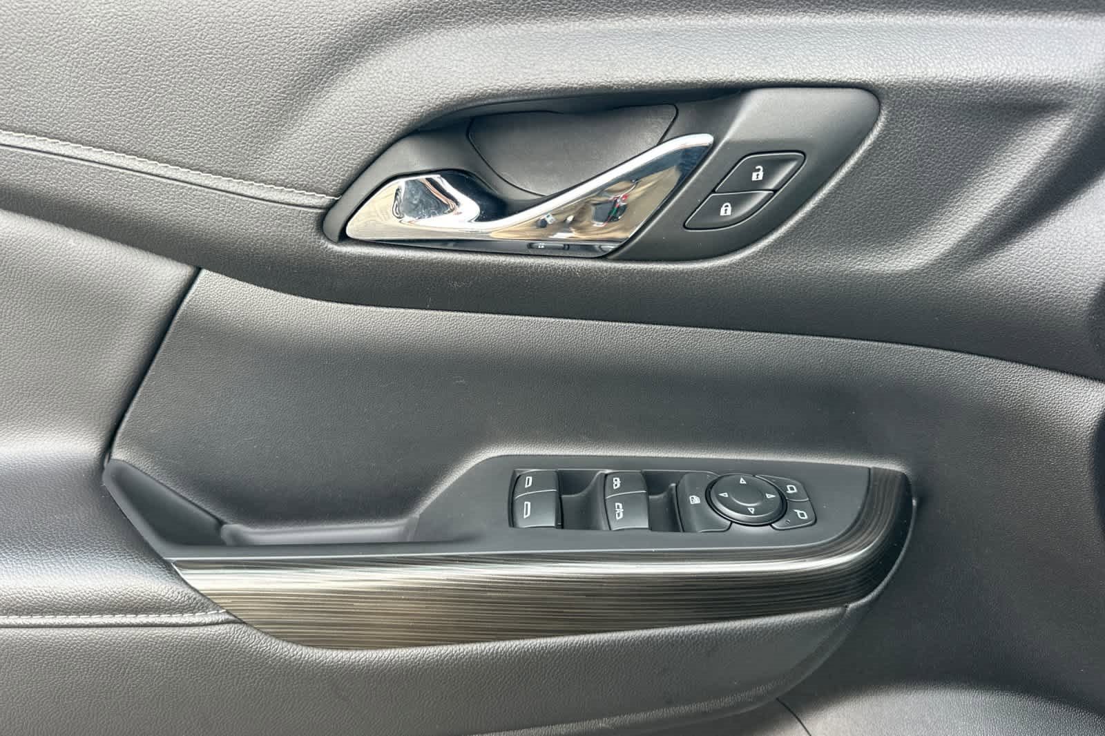 Used 2023 GMC Acadia SLT image 13