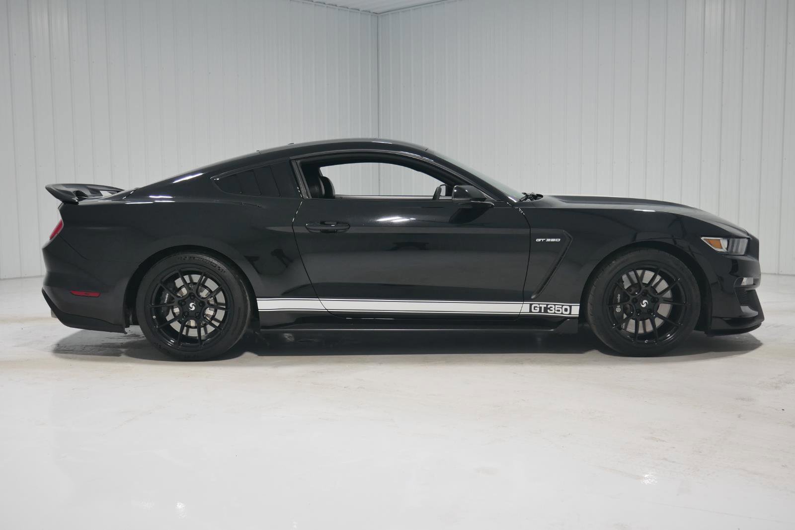 Certified 2020 Ford Mustang Shelby GT350 w/ Technology Package image 6