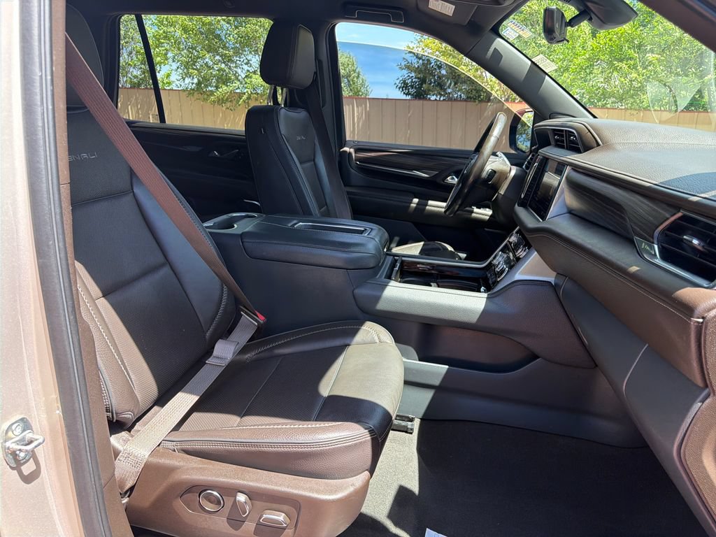 Used 2021 GMC Yukon Denali w/ Advanced Technology Package AWD/4WD image 38