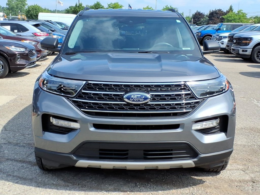 Certified 2023 Ford Explorer XLT w/ Equipment Group 202A AWD/4WD image 8