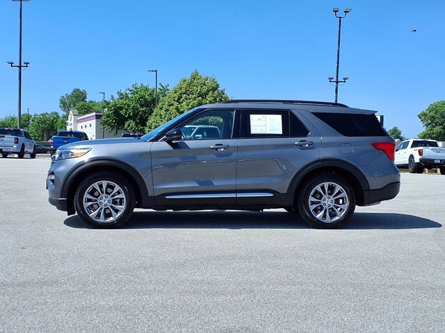 Certified 2023 Ford Explorer XLT w/ Equipment Group 202A AWD/4WD image 2