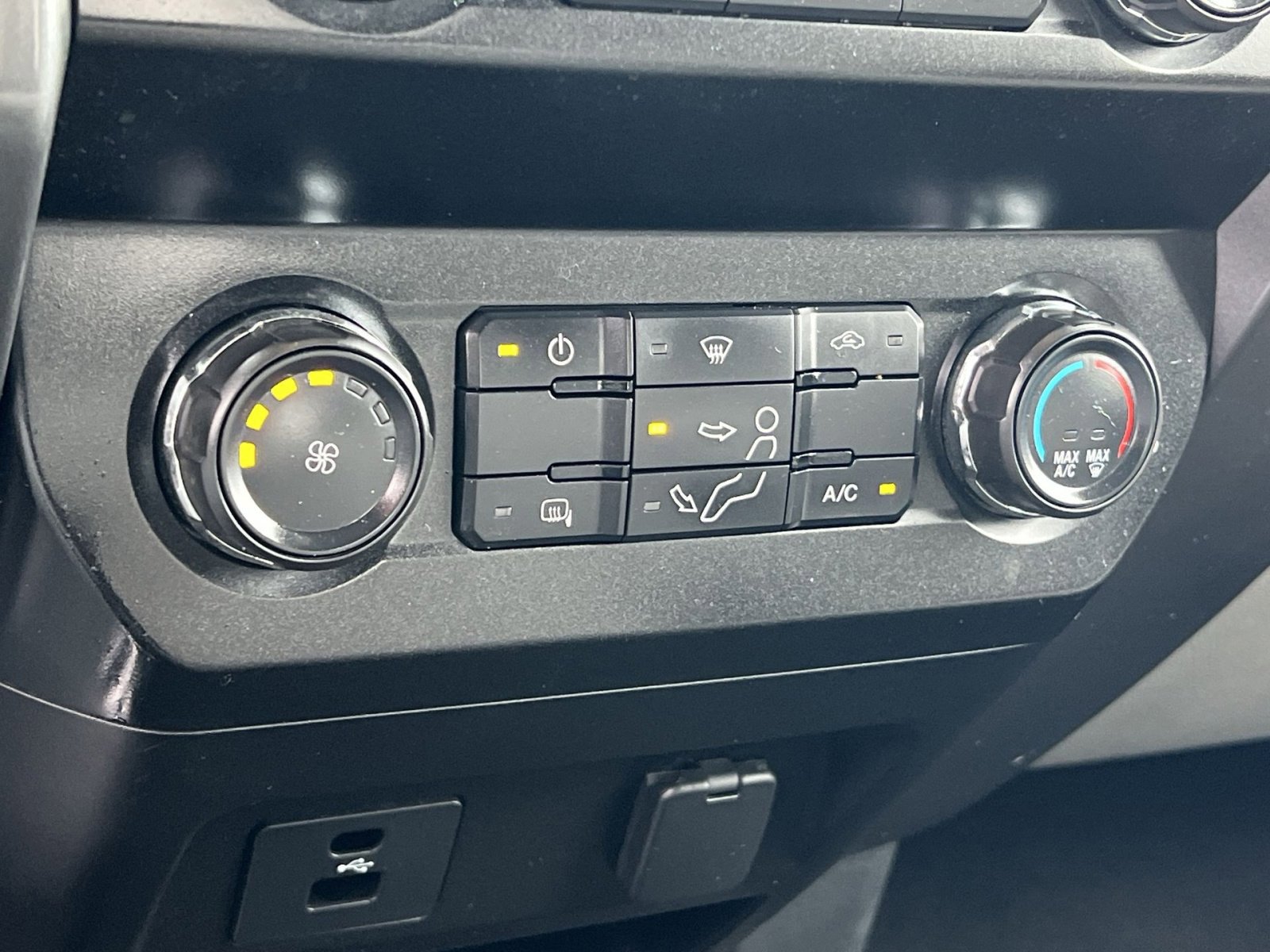 Certified 2020 Ford F350 XLT w/ Snow Plow Prep Package image 18