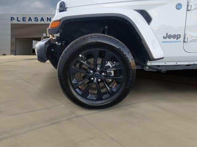 Used 2025 Jeep Wrangler Unlimited Sahara w/ Safety Group image 14