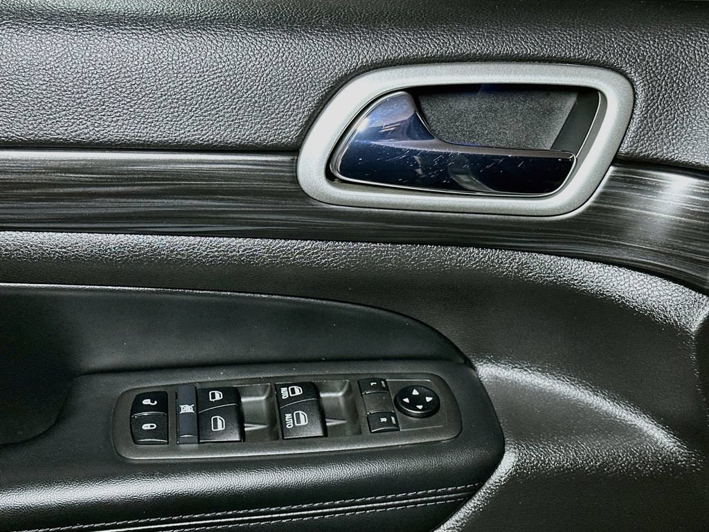 Used 2021 Jeep Grand Cherokee Laredo w/ Security & Convenience Group AWD/4WD image 18