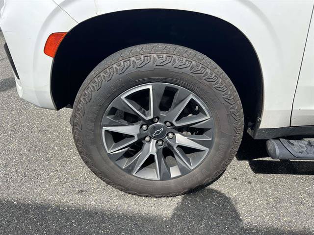 Used 2024 Chevrolet Tahoe Z71 w/ Luxury Package AWD/4WD image 4
