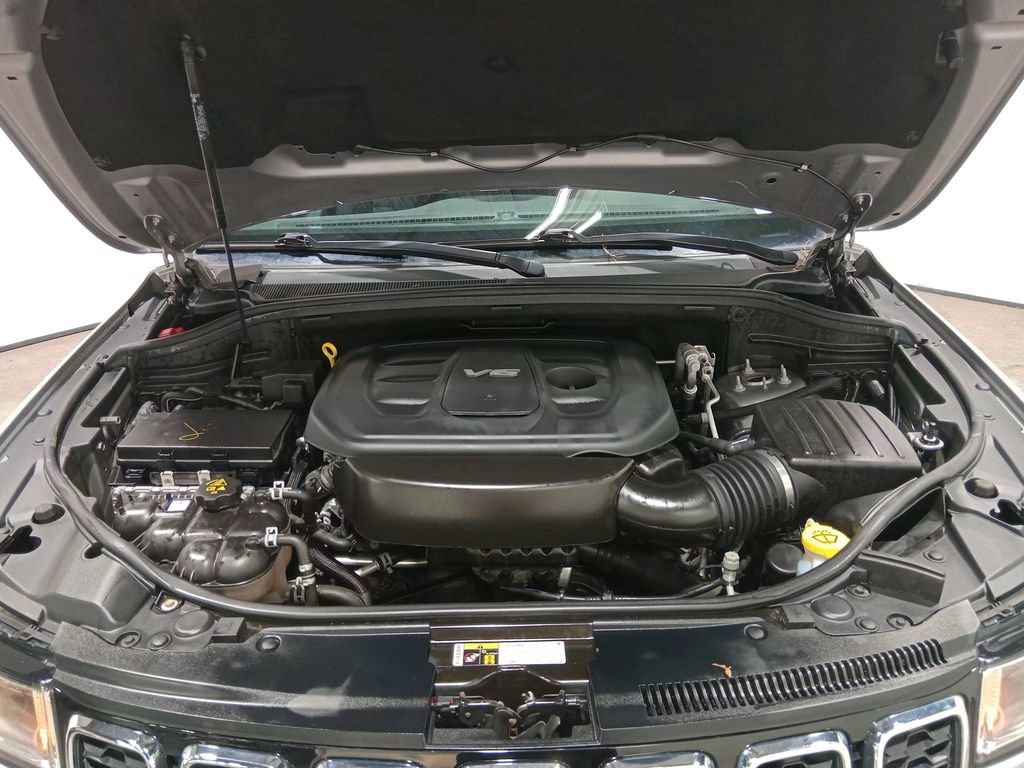 Used 2019 Jeep Grand Cherokee Laredo AWD/4WD image 10