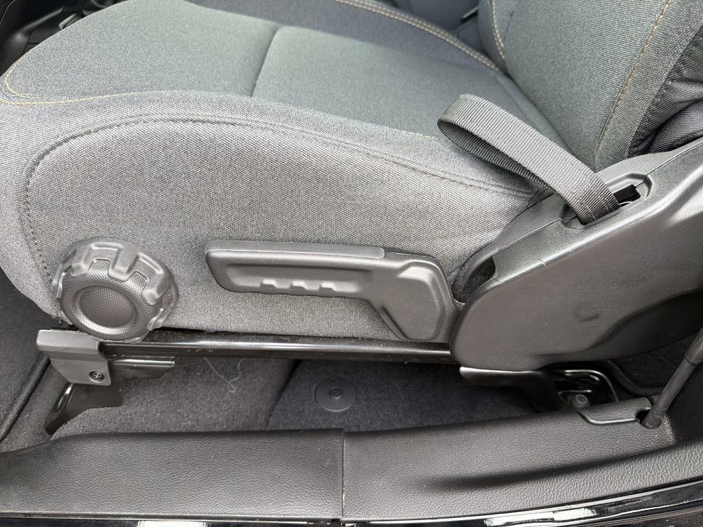 Used 2025 Jeep Wrangler Sport image 17