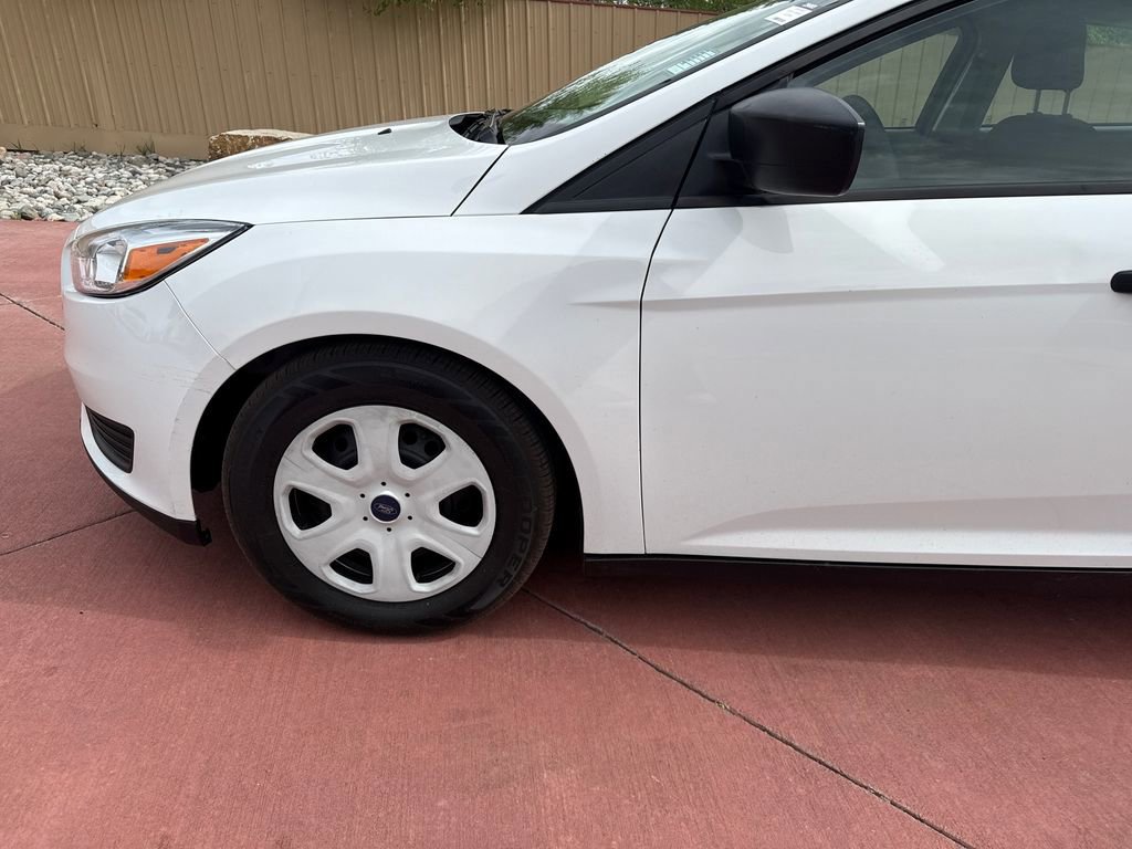 Certified 2018 Ford Focus S FWD image 3