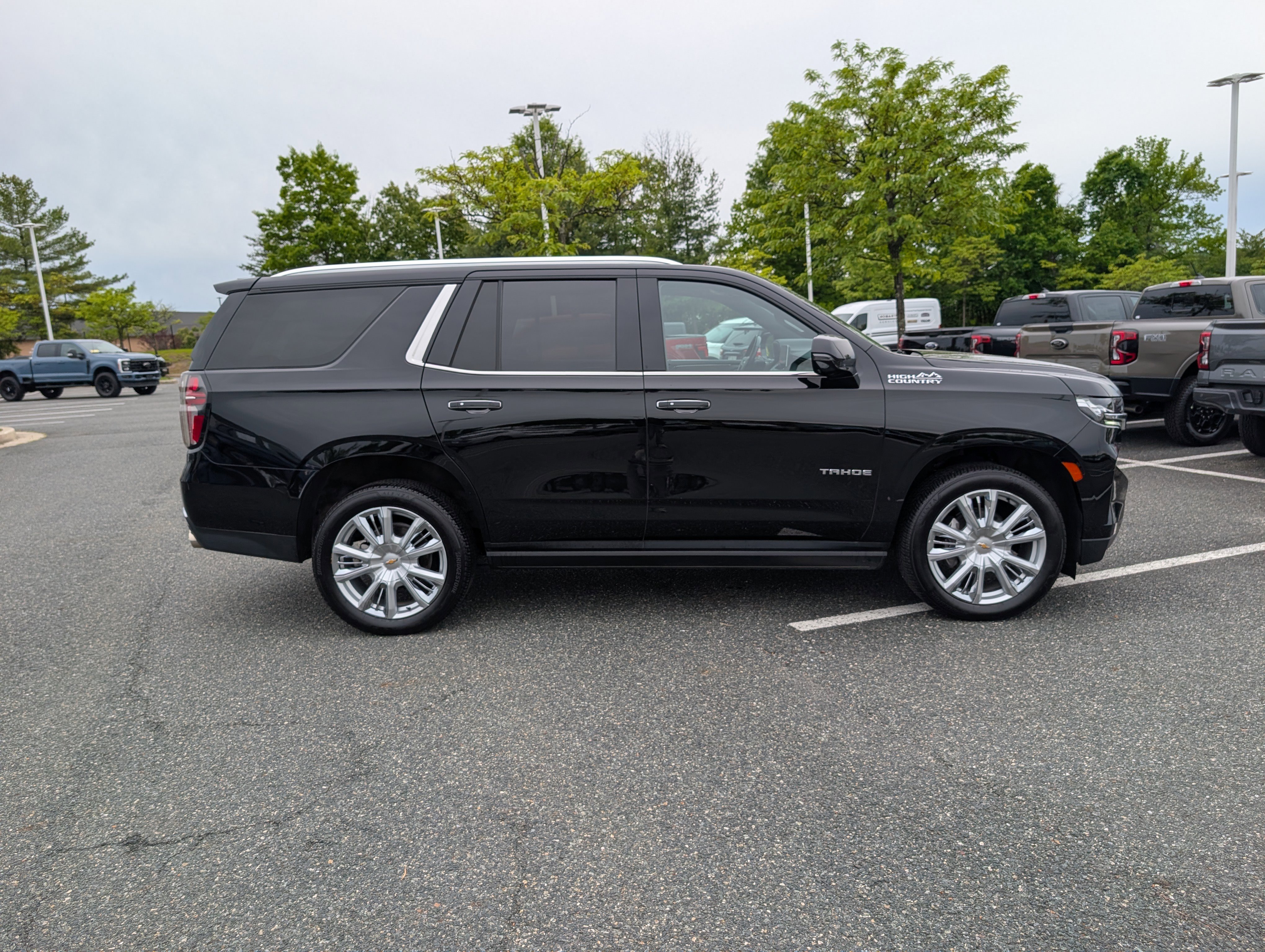 Used 2023 Chevrolet Tahoe High Country w/ Premium Package 2 AWD/4WD image 2