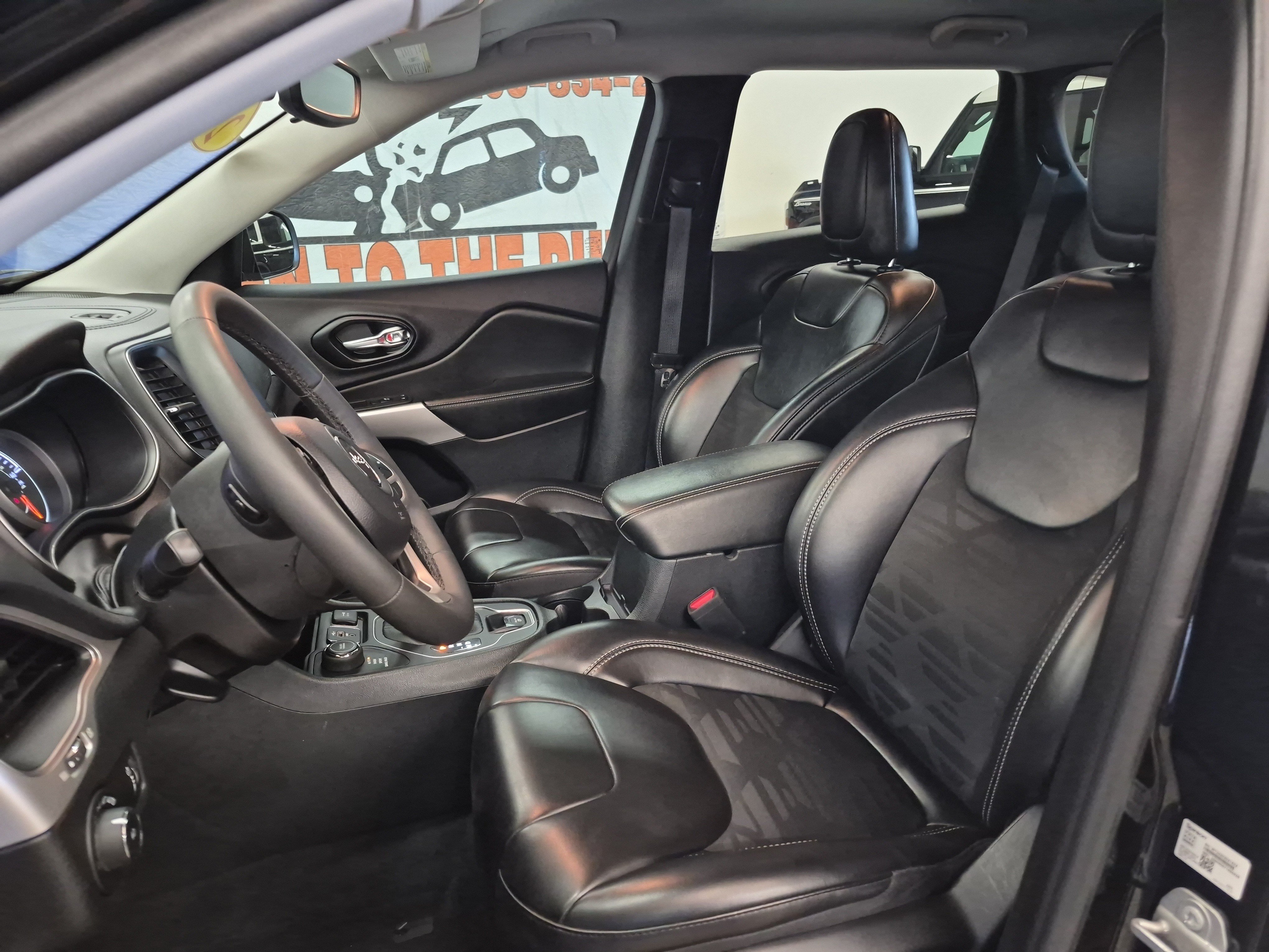 Used 2022 Jeep Cherokee Latitude AWD/4WD image 10