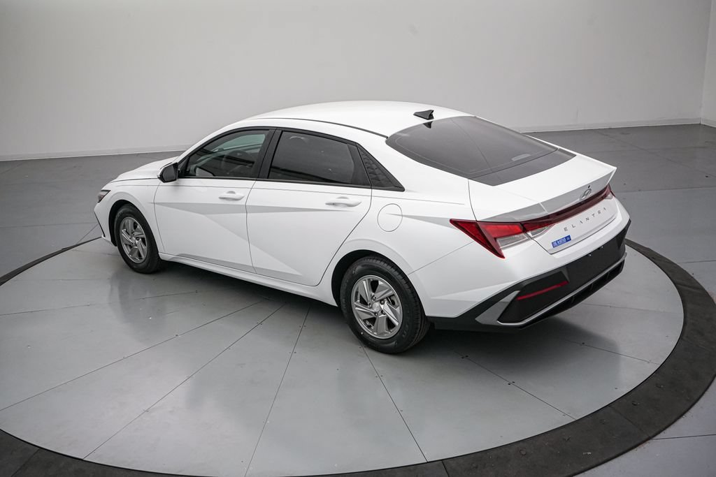 Used 2025 Hyundai Elantra SE FWD image 7