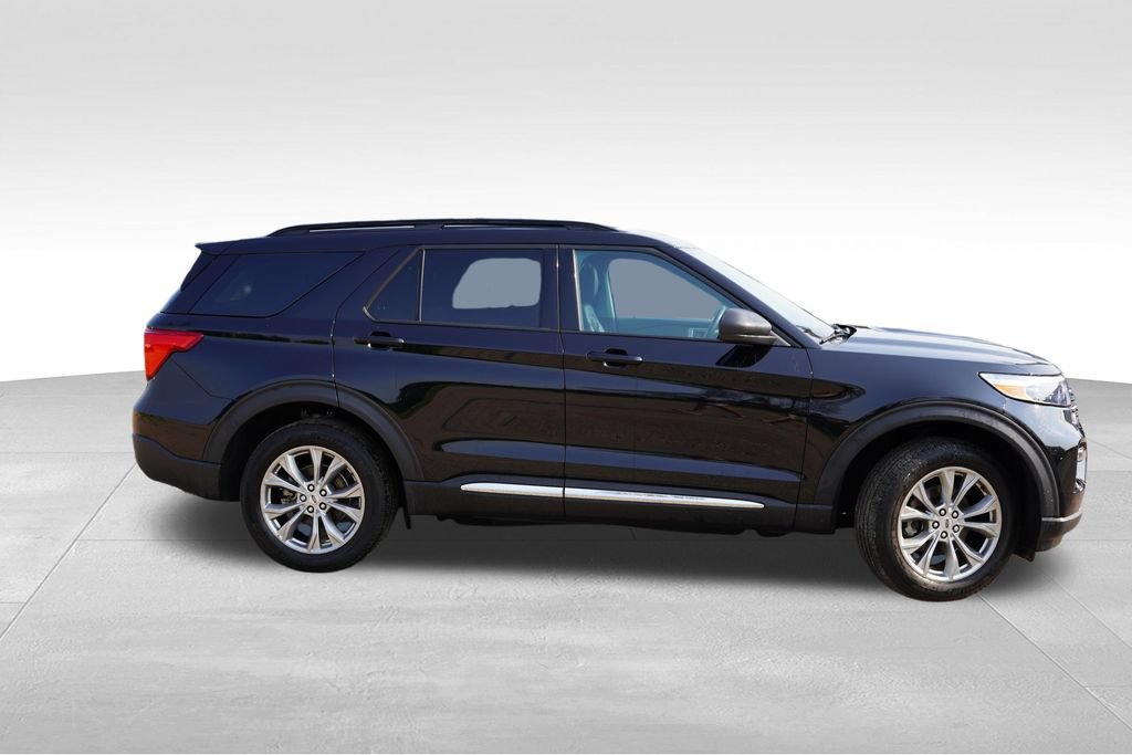 Certified 2024 Ford Explorer XLT w/ Equipment Group 202A AWD/4WD image 3