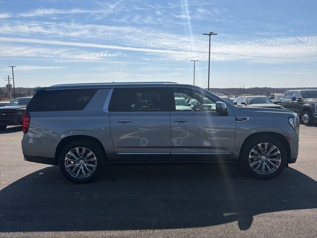 Used 2023 GMC Yukon XL Denali w/ Denali Reserve Package image 5
