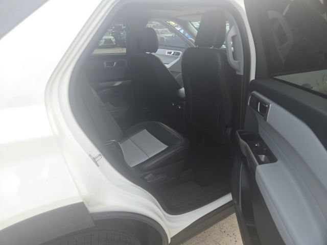 Certified 2024 Ford Explorer XLT w/ Equipment Group 202A AWD/4WD image 32