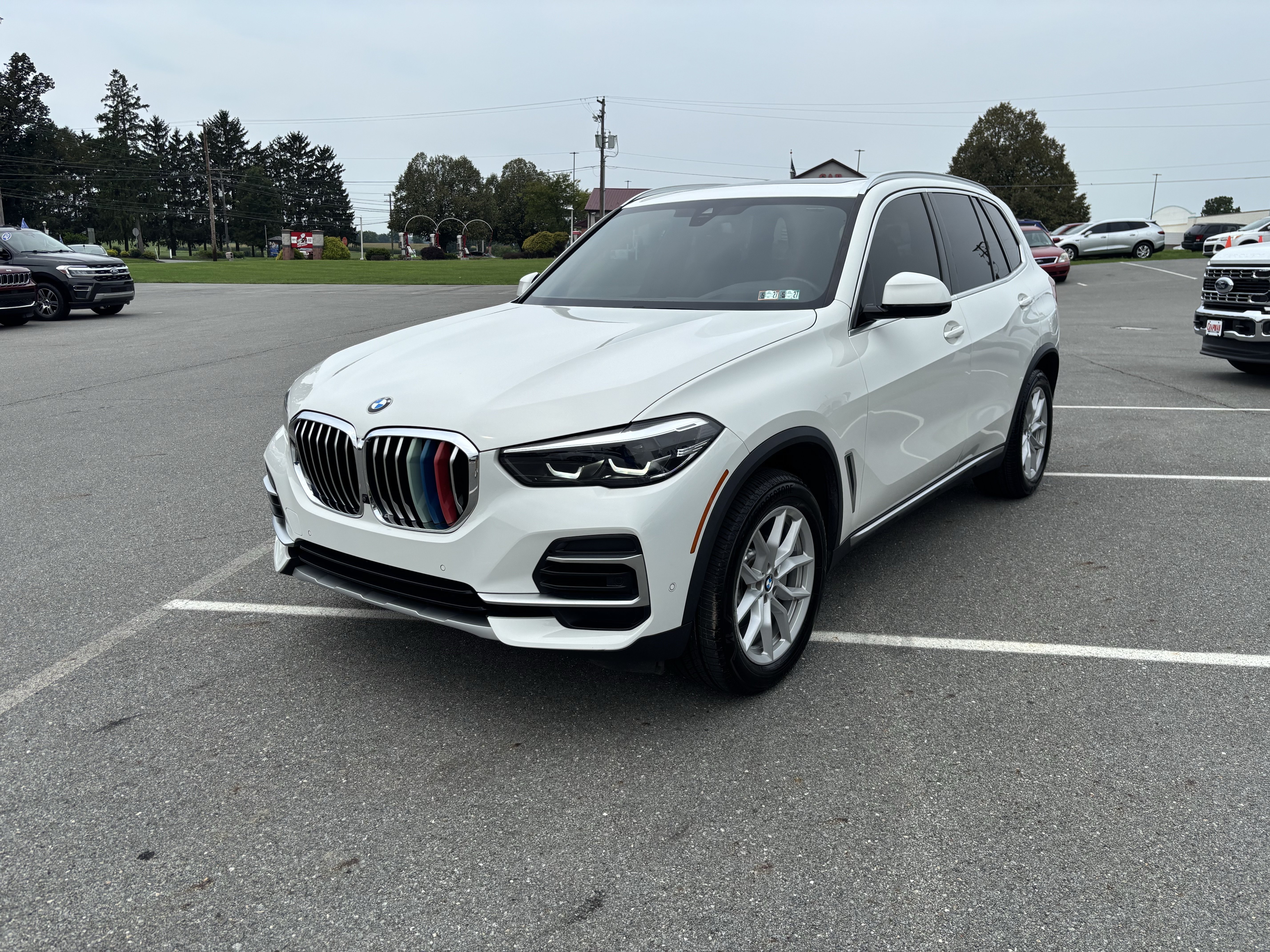 Used 2023 BMW X5 xDrive40i w/ Premium Package AWD/4WD image 3