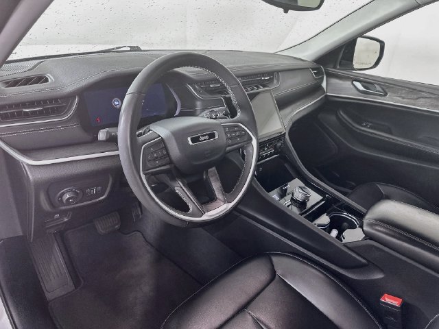 Used 2023 Jeep Grand Cherokee Limited w/ Black Appearance Package AWD/4WD image 14