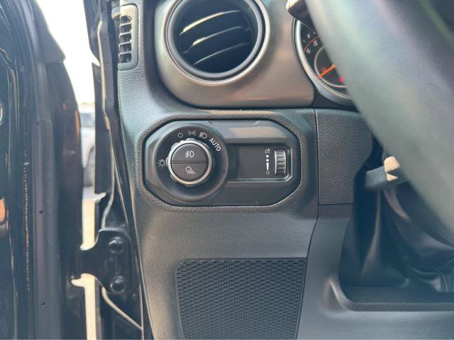 Used 2023 Jeep Gladiator Sport AWD/4WD image 15