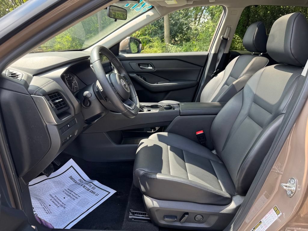 Used 2024 Nissan Rogue SV w/ SV Premium Package AWD/4WD image 12