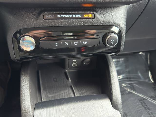 Certified 2025 Ford Escape Platinum AWD/4WD image 28