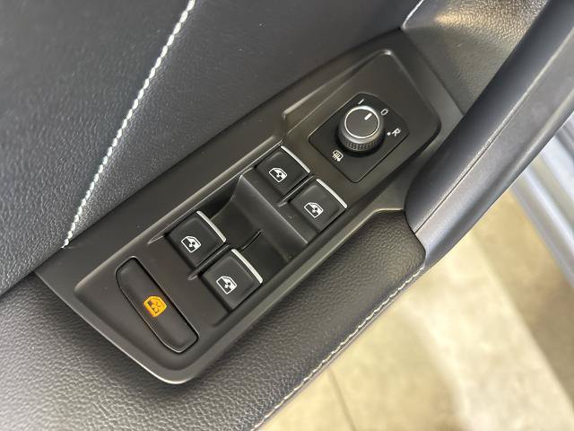 Used 2022 Volkswagen Tiguan SE FWD image 11