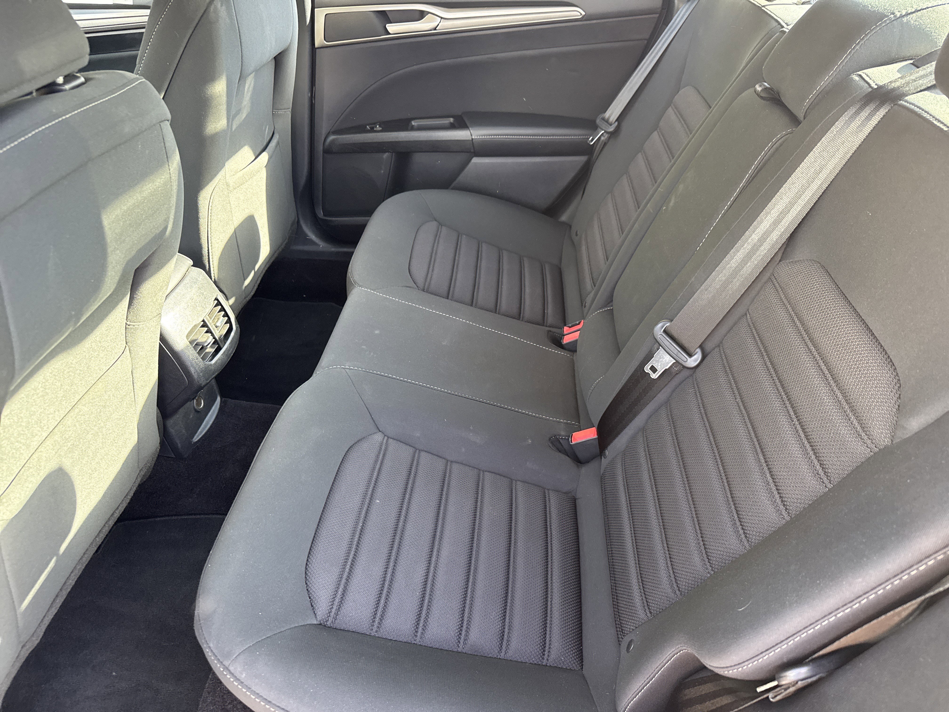 Certified 2017 Ford Fusion SE w/ Fusion SE Technology Package FWD image 11