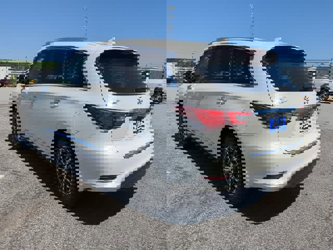 Used 2018 INFINITI QX60 FWD w/ Premium Plus Package image 2