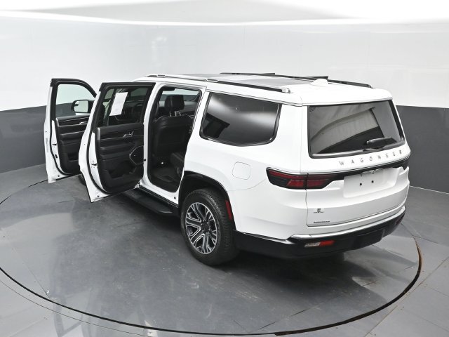 Used 2023 Jeep Wagoneer 4WD w/ Premium Group I image 25