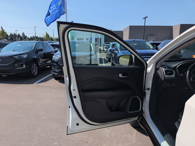 Used 2020 Jeep Compass Latitude w/ Cold Weather Group AWD/4WD image 27