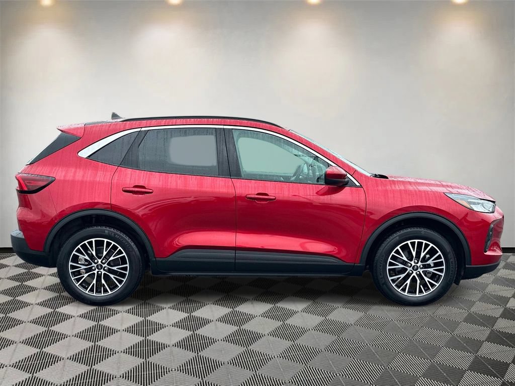 Certified 2023 Ford Escape SE FWD image 2
