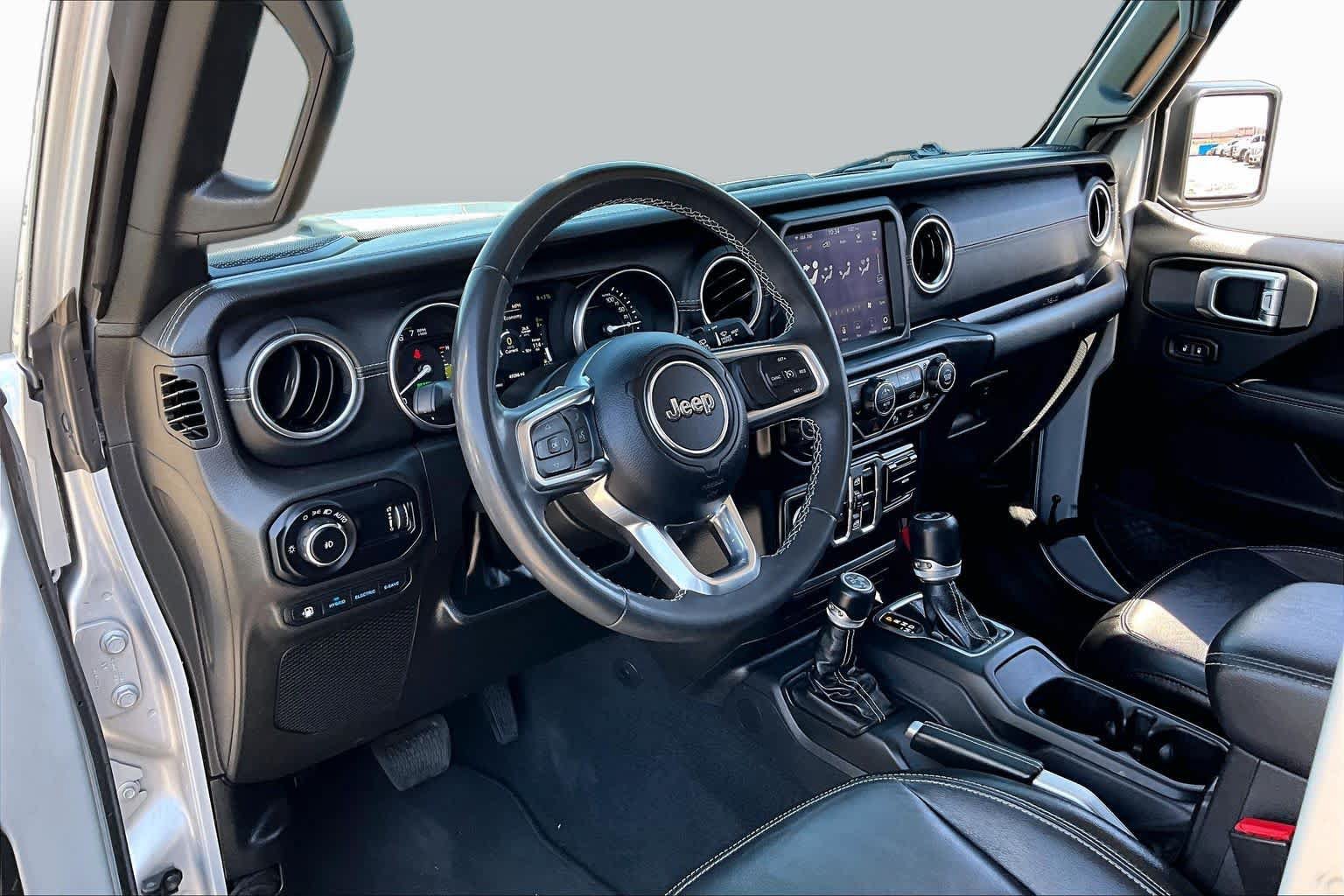 Used 2023 Jeep Wrangler Unlimited Sahara w/ Safety Group AWD/4WD image 16
