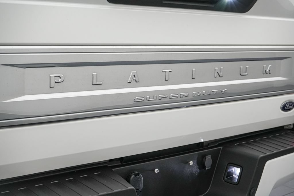 Certified 2022 Ford F250 Platinum w/ FX4 Off-Road Package AWD/4WD image 13