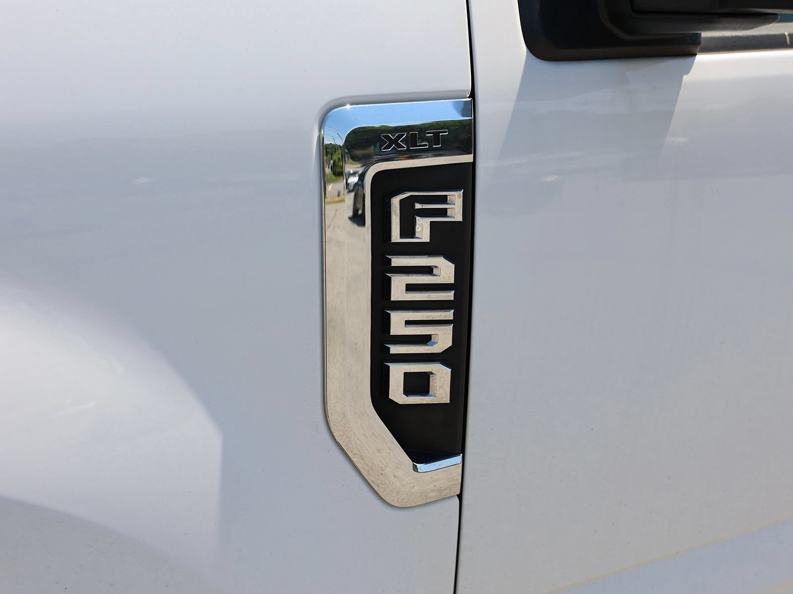 Certified 2019 Ford F250 XLT w/ XLT Premium Package AWD/4WD image 10