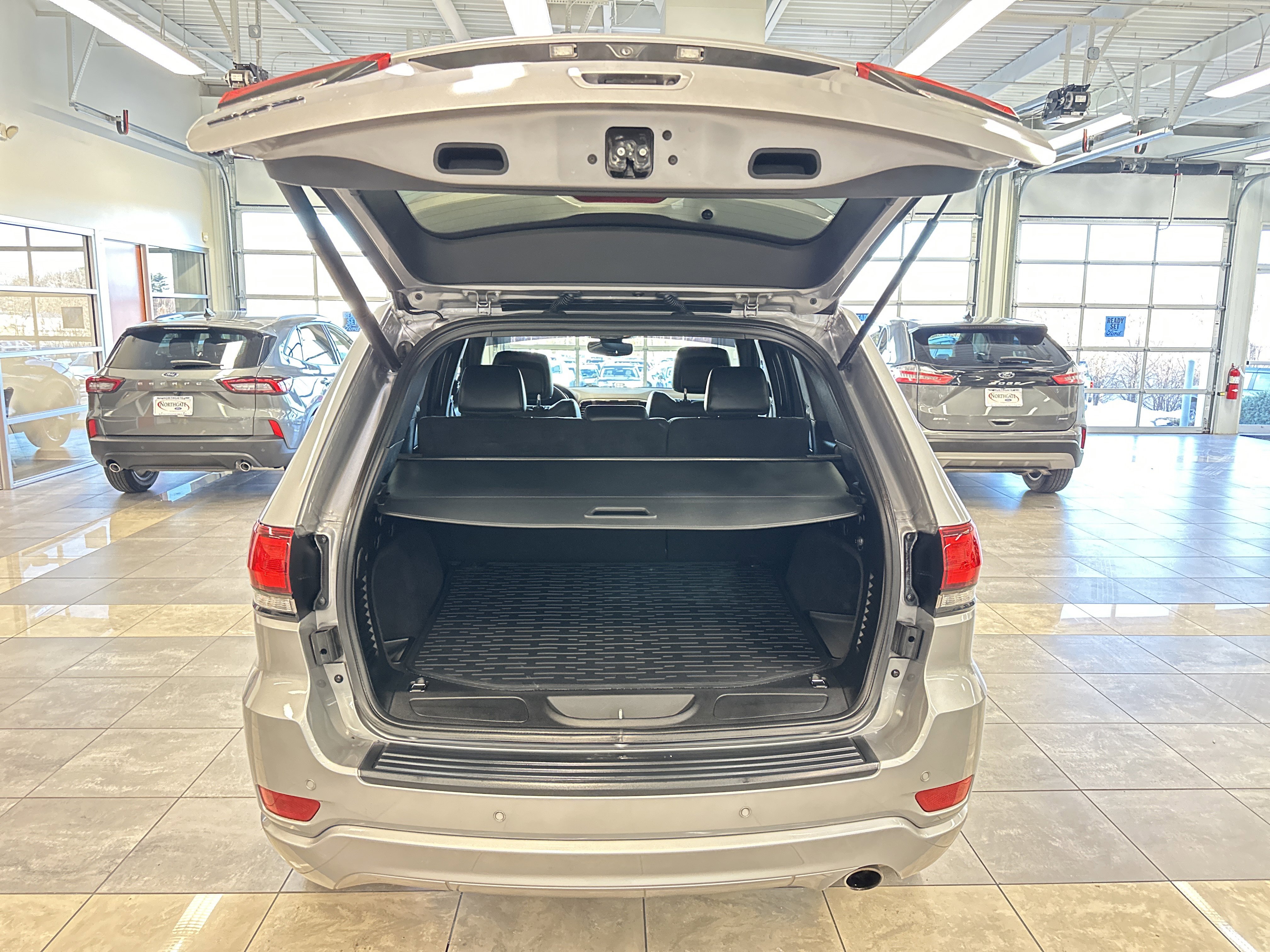 Used 2018 Jeep Grand Cherokee Altitude image 26