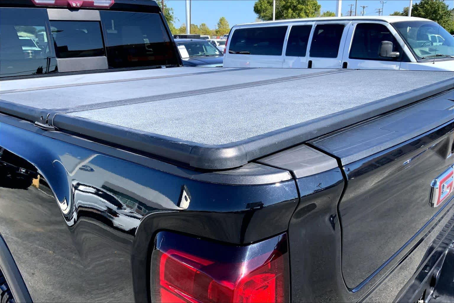 Used 2022 GMC Sierra 2500 Denali w/ Denali Black Diamond Edition AWD/4WD image 10