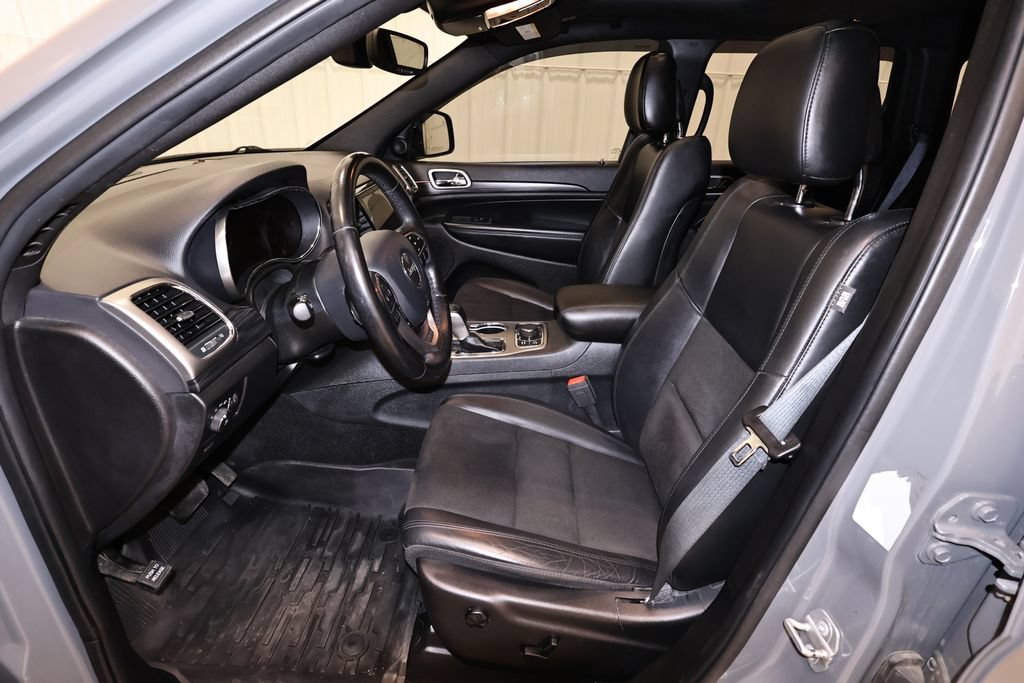 Used 2020 Jeep Grand Cherokee Altitude AWD/4WD image 12