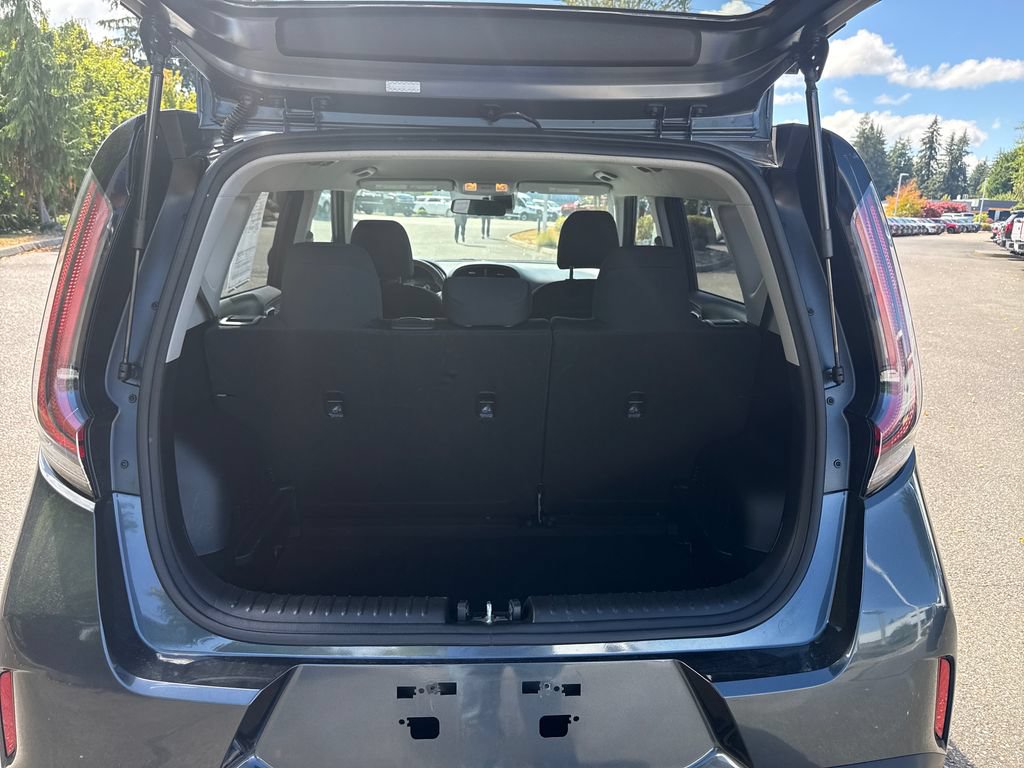 Used 2023 Kia Soul LX w/ LX Technology Package FWD image 32