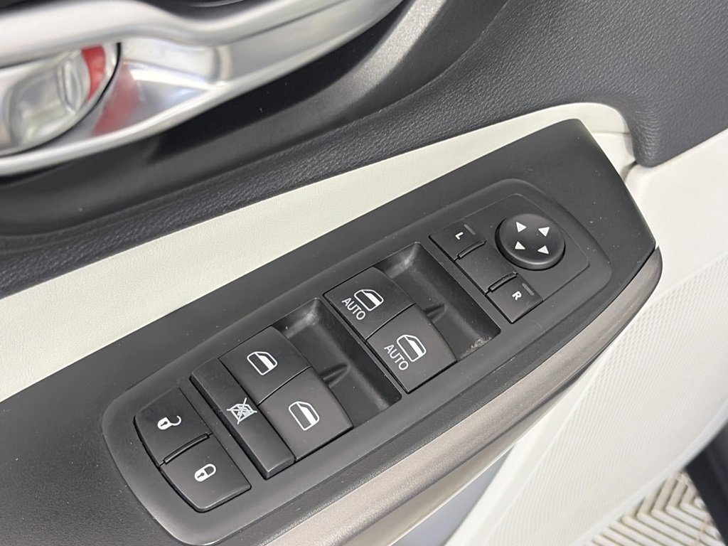 Used 2021 Jeep Cherokee Latitude Lux w/ Comfort/Convenience Group image 26