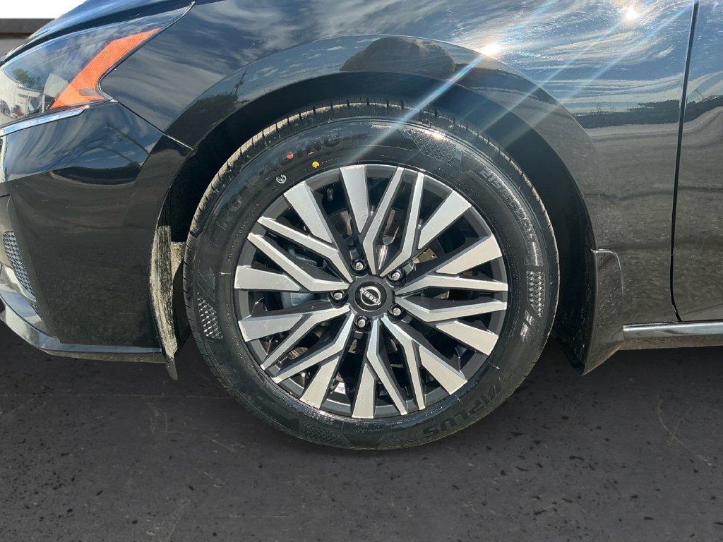 Used 2023 Nissan Altima 2.5 SV FWD image 13