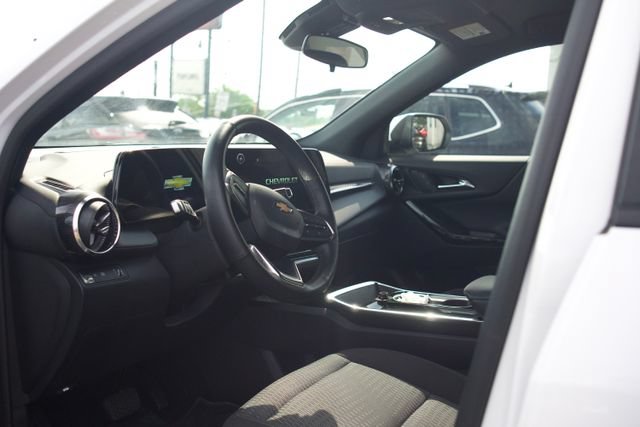 Used 2025 Chevrolet Equinox LT FWD image 12