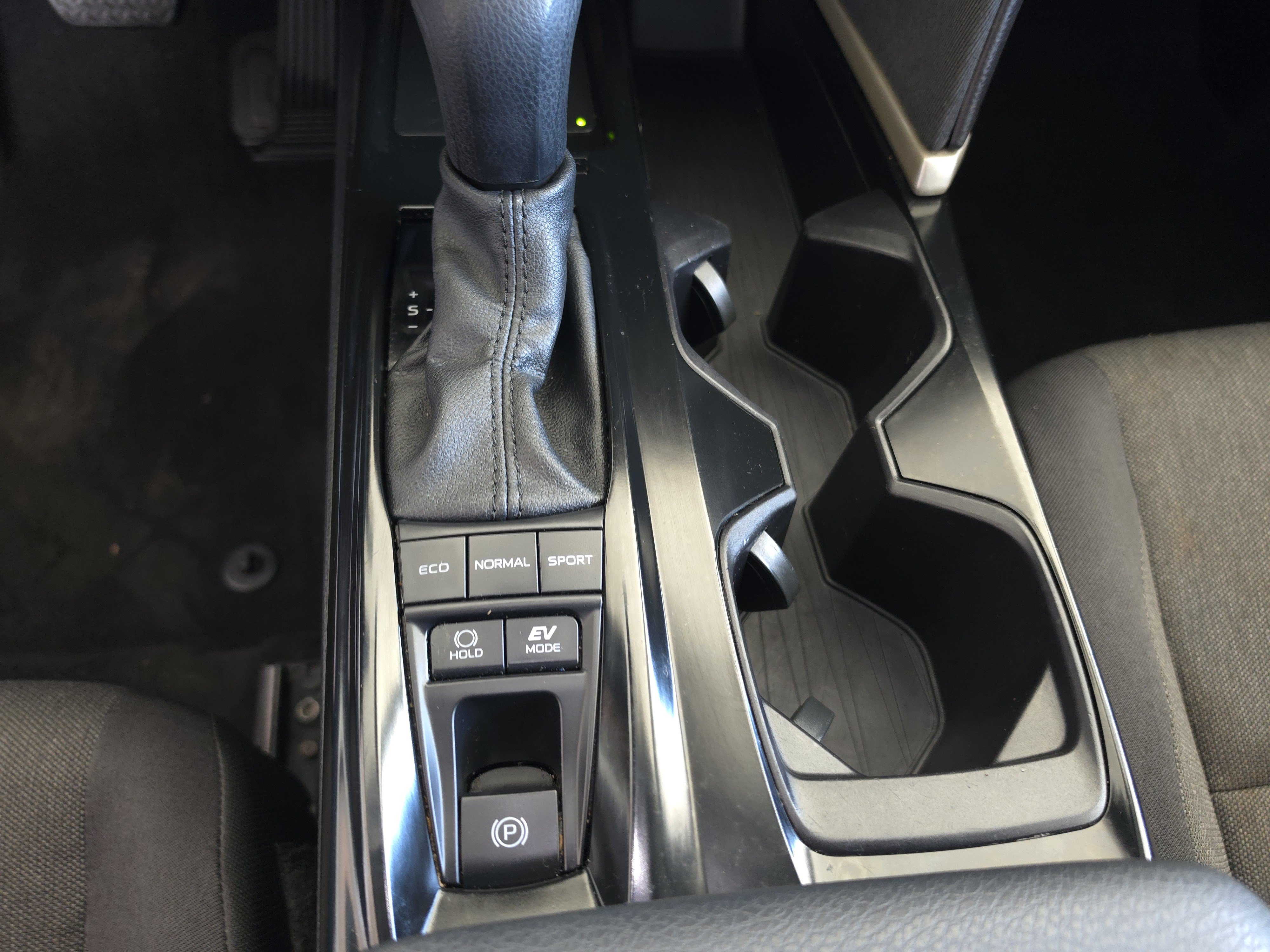 Used 2025 Toyota Camry LE FWD image 21