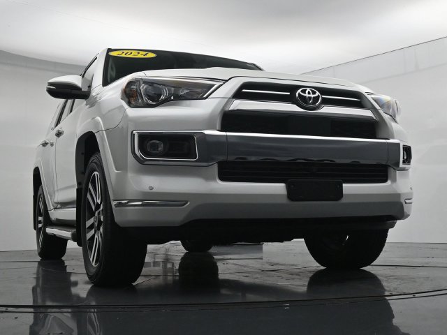 Used 2024 Toyota 4Runner Limited AWD/4WD image 37