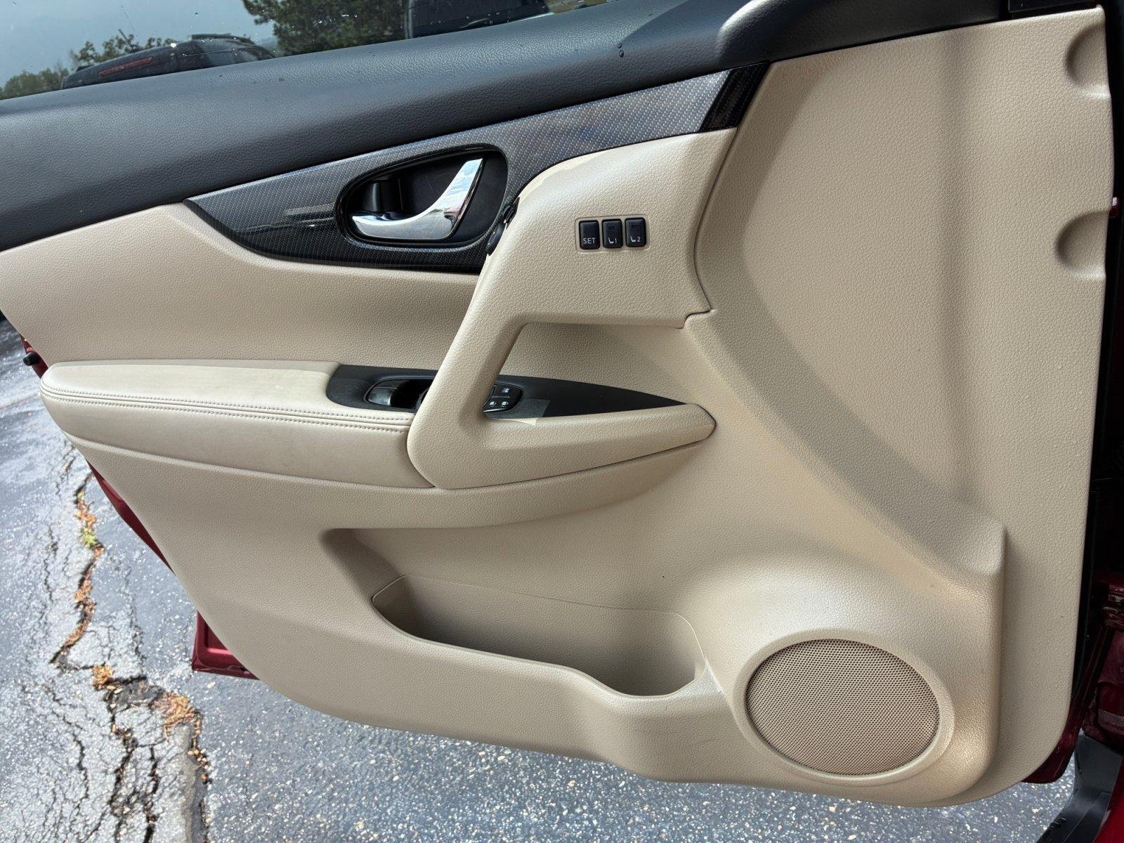 Used 2018 Nissan Rogue SL w/ Premium Package FWD image 13