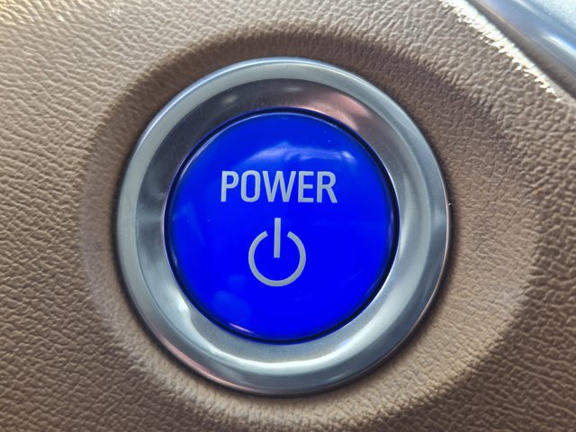 Used 2018 Chevrolet Volt Premier w/ Driver Confidence Package FWD image 18