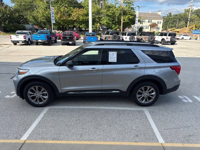 Certified 2022 Ford Explorer XLT w/ Equipment Group 202A image 4