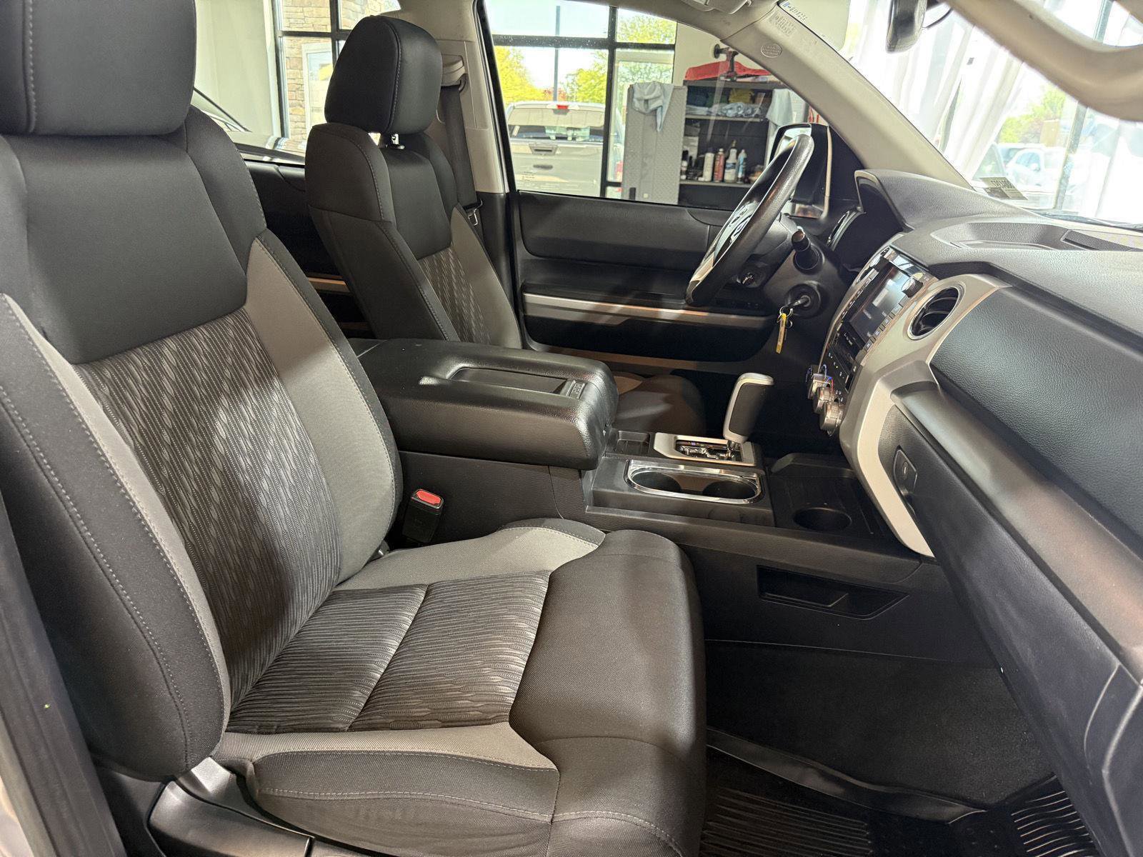 Used 2020 Toyota Tundra SR5 w/ SR5 Upgrade Package AWD/4WD image 26