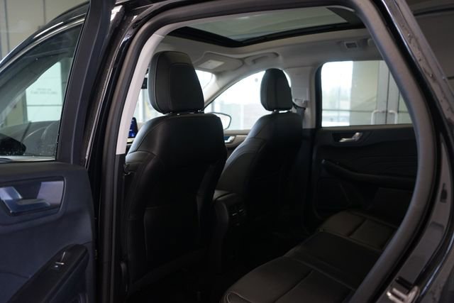 Certified 2022 Ford Escape Titanium w/ Class II Trailer Tow Package AWD/4WD image 30