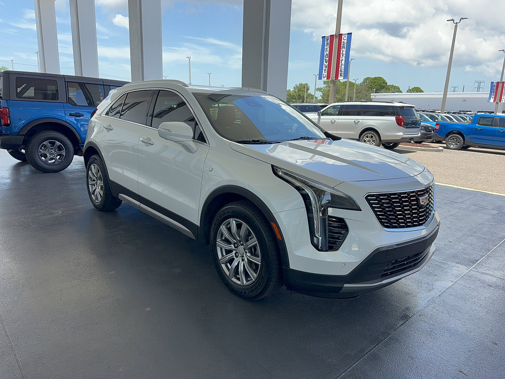 Used 2023 Cadillac XT4 Premium Luxury w/ Technology Package FWD image 4